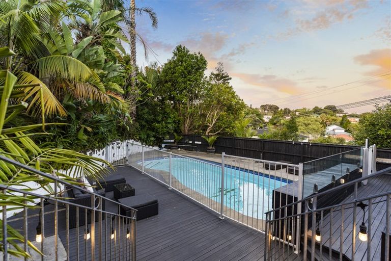 Photo of property in 55 Seaton Road, Murrays Bay, Auckland, 0630