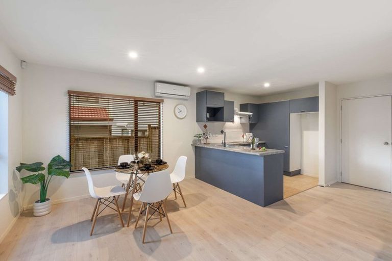 Photo of property in 4/42 Fields Parade, Oteha, Auckland, 0632