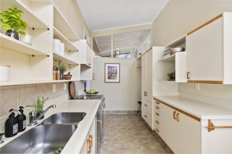 Photo of property in 11 Strathmore Avenue, Strathmore Park, Wellington, 6022