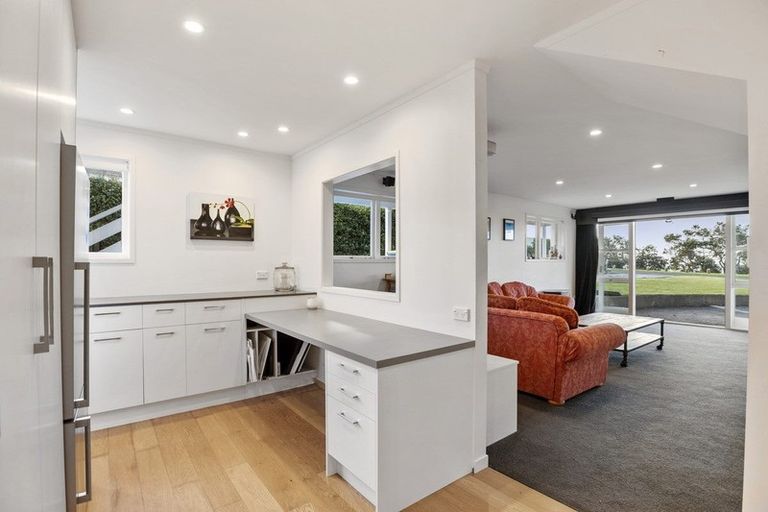 Photo of property in 84 Marine Parade, Mellons Bay, Auckland, 2014