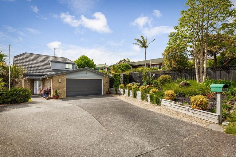 Photo of property in 1/12 Ballini Rise, West Harbour, Auckland, 0618