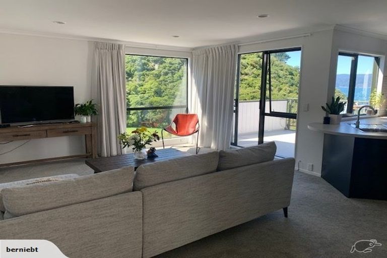 Photo of property in 2/19 Onslow Road, Khandallah, Wellington, 6035