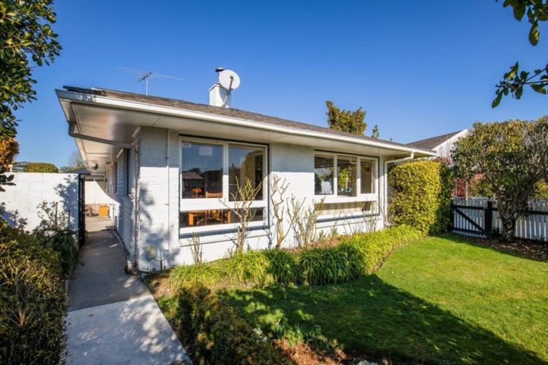 Photo of property in 1/19 Raxworthy Street, Ilam, Christchurch, 8041