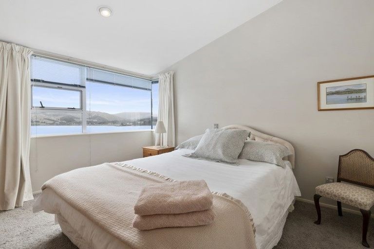 Photo of property in 28 Molyneux Close, Whitby, Porirua, 5024