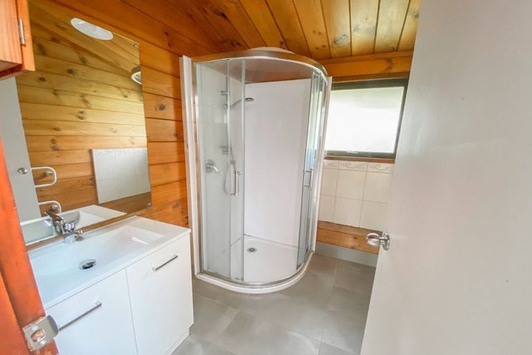 Photo of property in 16 Woodlands Crescent, Browns Bay, Auckland, 0630