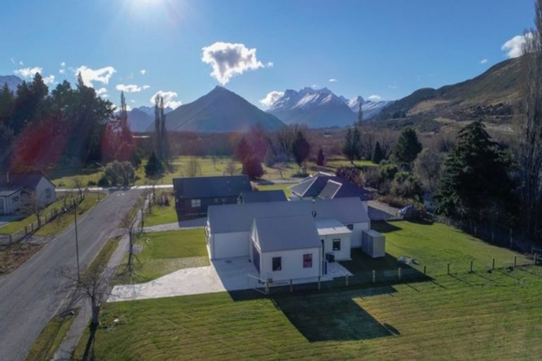 Photo of property in 3 Woodley Place, Glenorchy, 9372