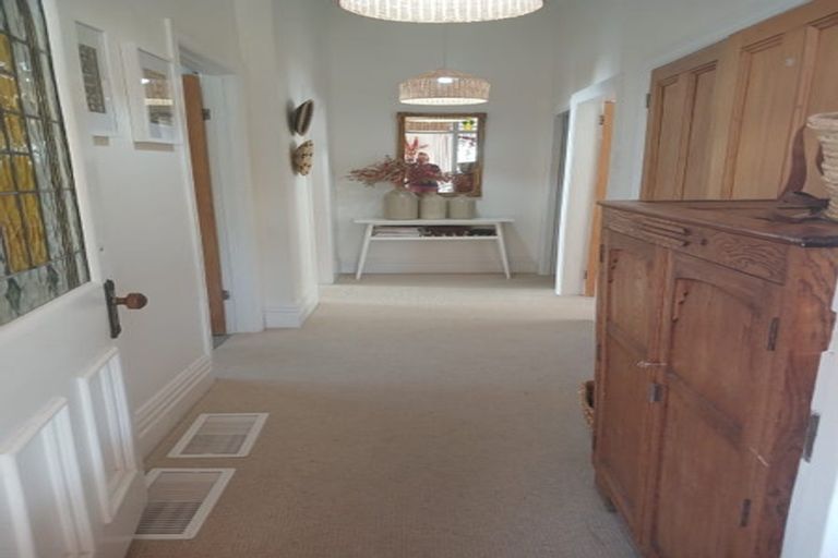 Photo of property in 129 Chaucer Road, Hospital Hill, Napier, 4110