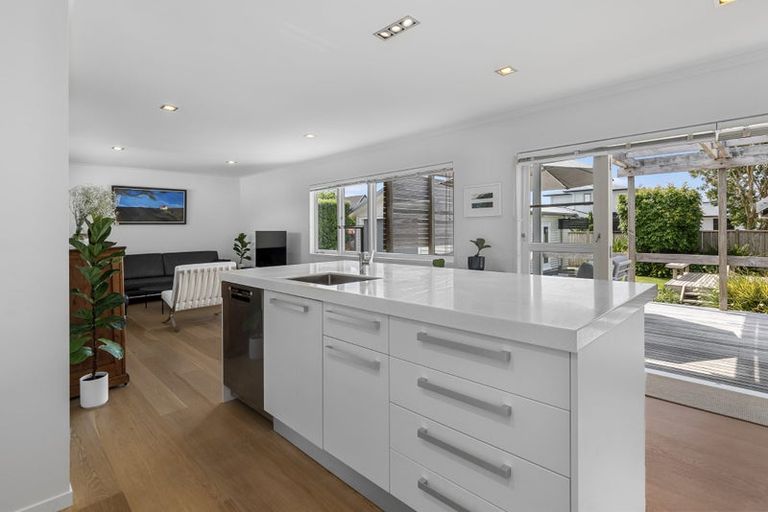 Photo of property in 32 Hinewa Road, Otumoetai, Tauranga, 3110