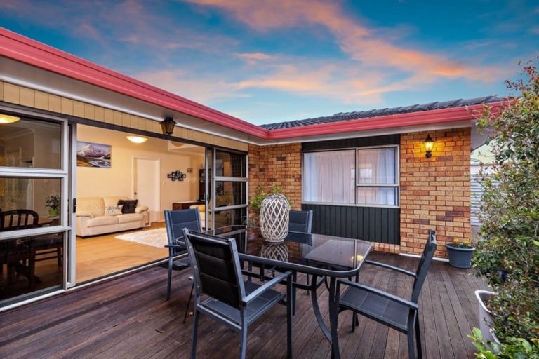 Photo of property in 22 White Heron Drive, Massey, Auckland, 0614