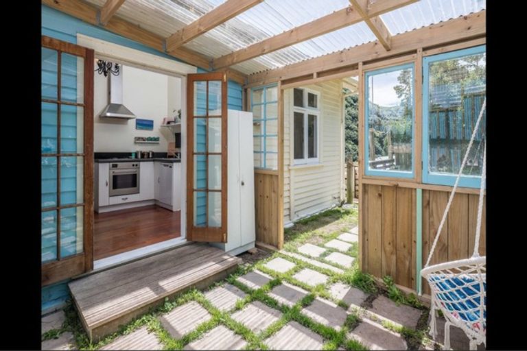 Photo of property in 175 Houghton Bay Road, Houghton Bay, Wellington, 6023