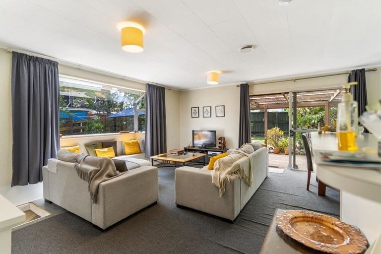 Photo of property in 121 Oreil Avenue, West Harbour, Auckland, 0618