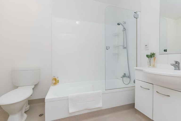 Photo of property in Luxford Villas, 109/72 Herald Street, Berhampore, Wellington, 6023