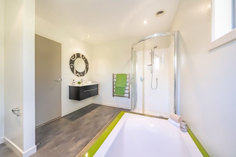 Photo of property in 25 Renown Road, Raumati South, Paraparaumu, 5032