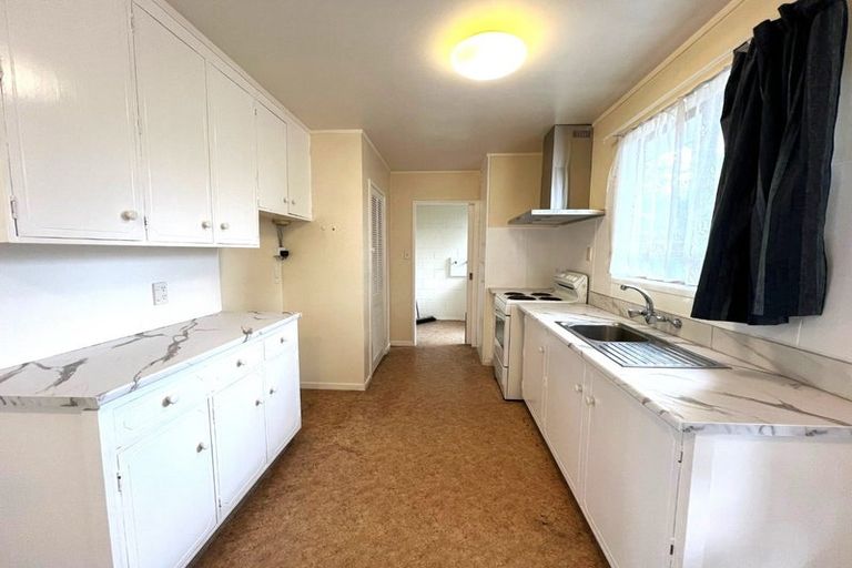 Photo of property in 2/43 Challen Close, Conifer Grove, Takanini, 2112