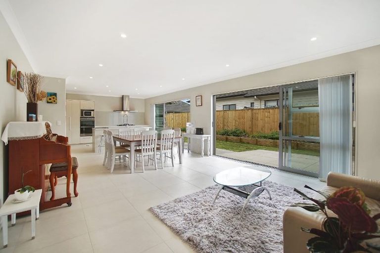 Photo of property in 14 Gelderland Way, Karaka, Papakura, 2113