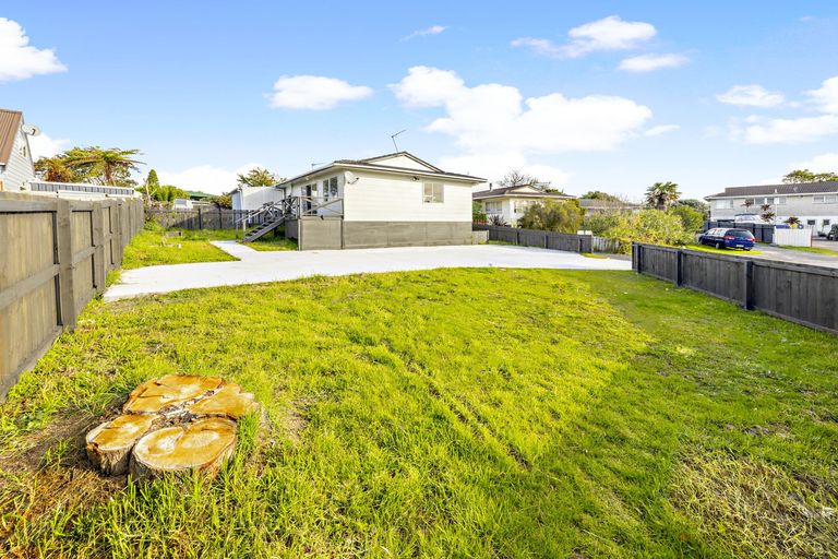 Photo of property in 1/4 Slim Place, Clendon Park, Auckland, 2103