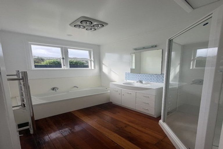 Photo of property in 12 Miriona Grove, Paekakariki, 5034