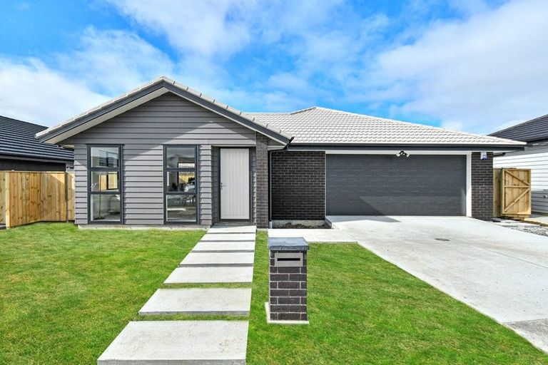 Photo of property in 12 Uatoto Road, Clarks Beach, 2122