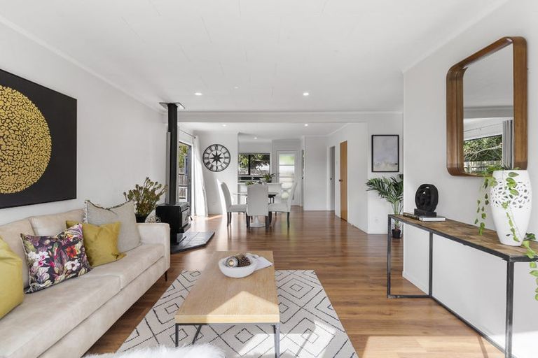 Photo of property in 91 Santiago Crescent, Unsworth Heights, Auckland, 0632