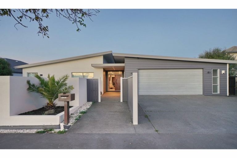 Photo of property in 546 Bower Avenue, Parklands, Christchurch, 8083