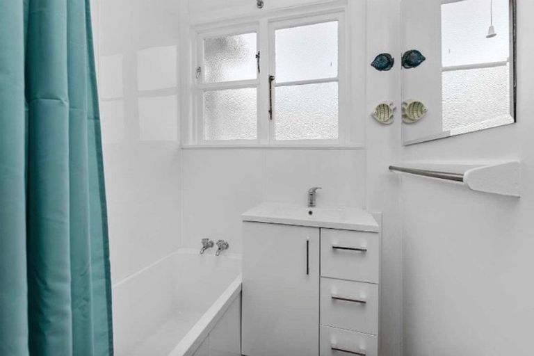 Photo of property in 17 Hewer Crescent, Naenae, Lower Hutt, 5011