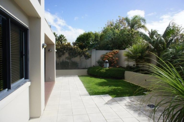 Photo of property in 3 Courtneys, West Harbour, Auckland, 0618