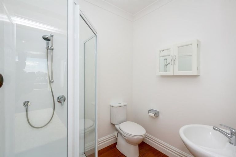 Photo of property in 100 Belt Road, New Plymouth, 4310