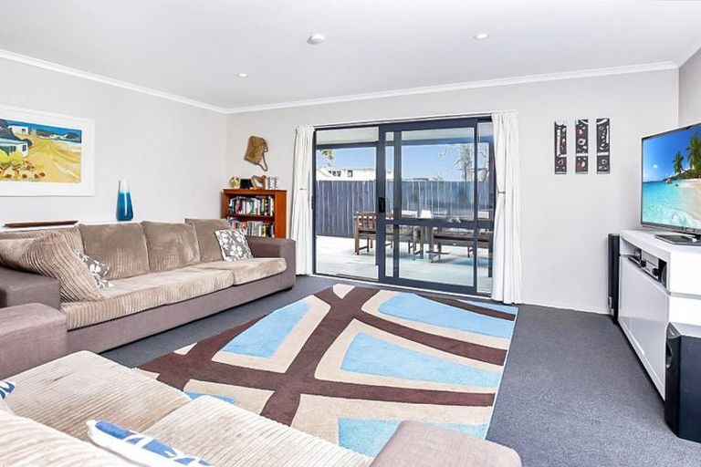 Photo of property in 13a Albert Road, Kelston, Auckland, 0602