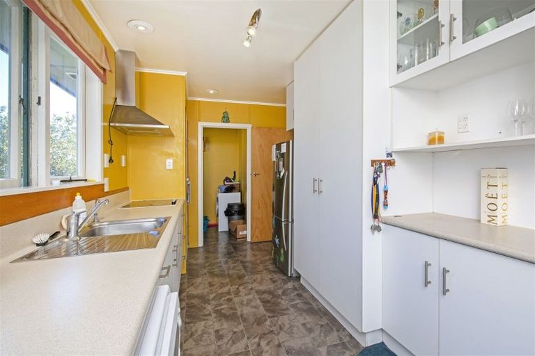 Photo of property in 85 Gloria Avenue, Te Atatu Peninsula, Auckland, 0610