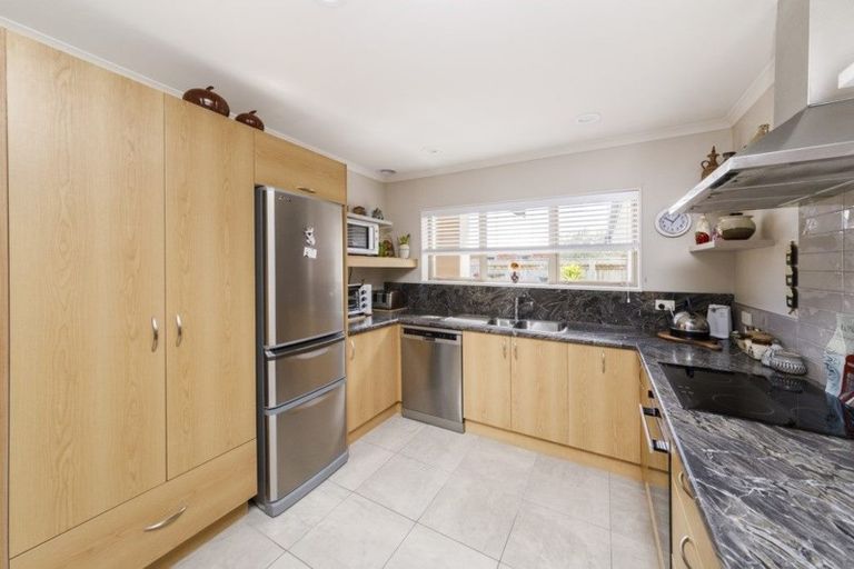 Photo of property in 11 Chestnut Close, Kelvin Grove, Palmerston North, 4414