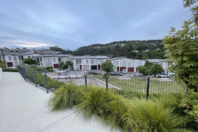 Photo of property in 2/10 Silver Moon Road, Albany Heights, Auckland, 0632