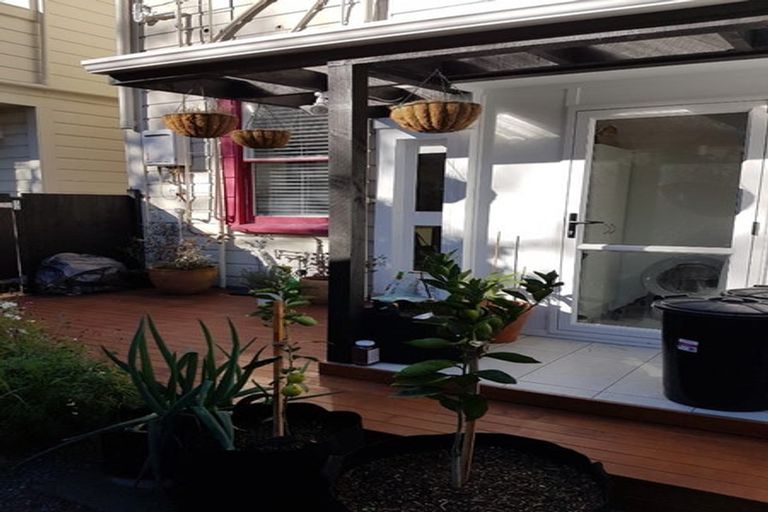 Photo of property in 82 Tinakori Road, Thorndon, Wellington, 6011