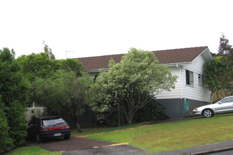 Photo of property in 21 Meadowood Drive, Unsworth Heights, Auckland, 0632