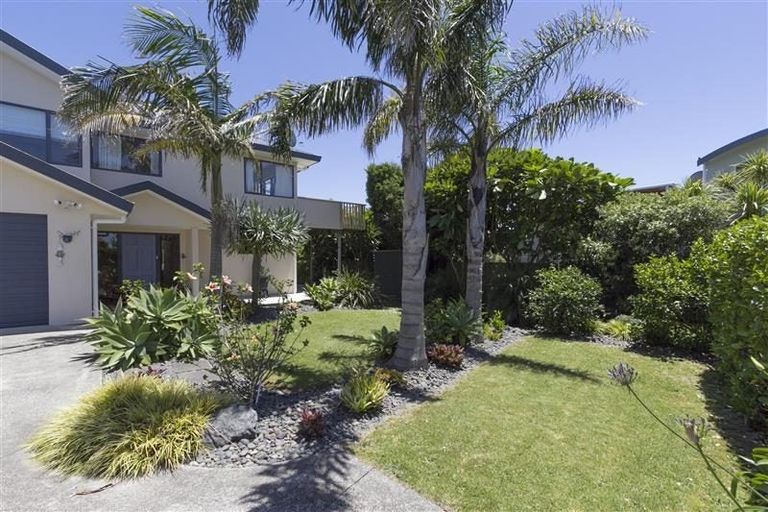 Photo of property in 99 Wade River Road, Stanmore Bay, Whangaparaoa, 0932