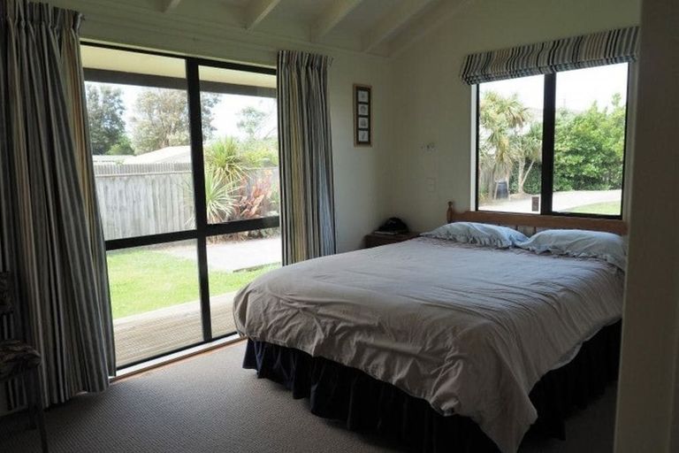 Photo of property in 66 Park Avenue, Waitarere Beach, Levin, 5510