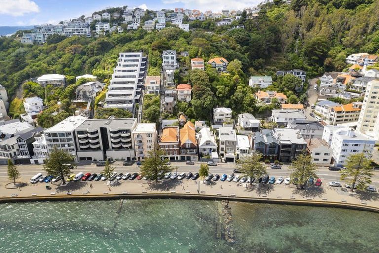 Photo of property in 304 Oriental Parade, Oriental Bay, Wellington, 6011