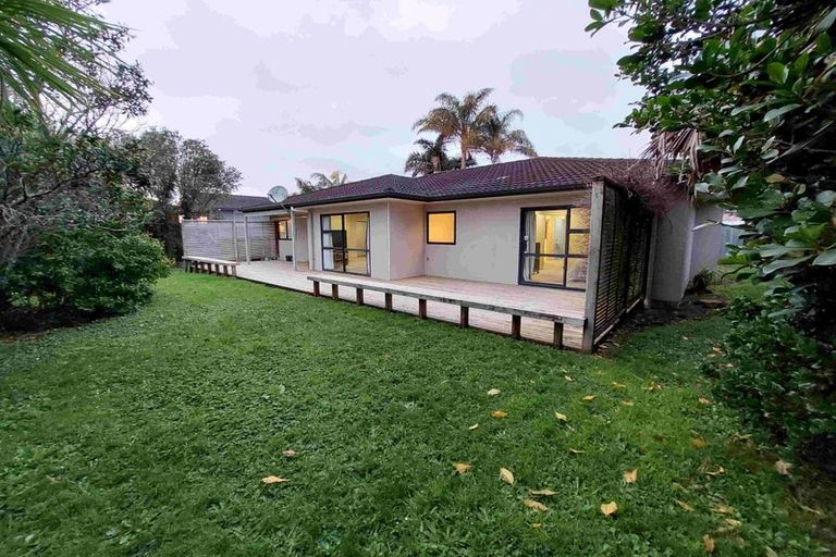 Photo of property in 42 Triangle Road, Massey, Auckland, 0614
