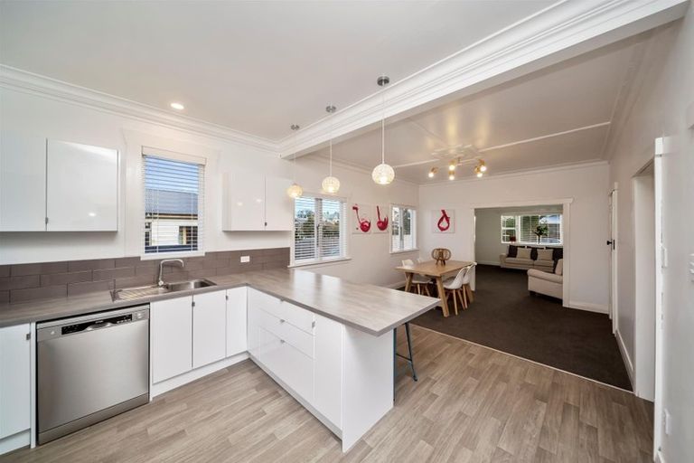 Photo of property in 18 Albion Street, Hawera, 4610