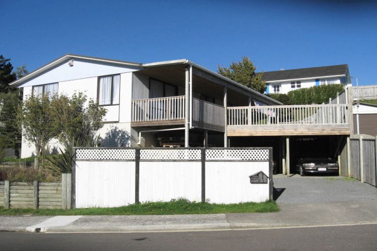 Photo of property in 1 Mcmanaway Grove, Stokes Valley, Lower Hutt, 5019