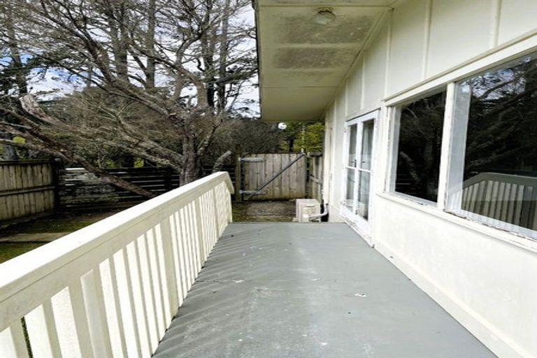 Photo of property in 57 Candia Road, Henderson Valley, Auckland, 0614