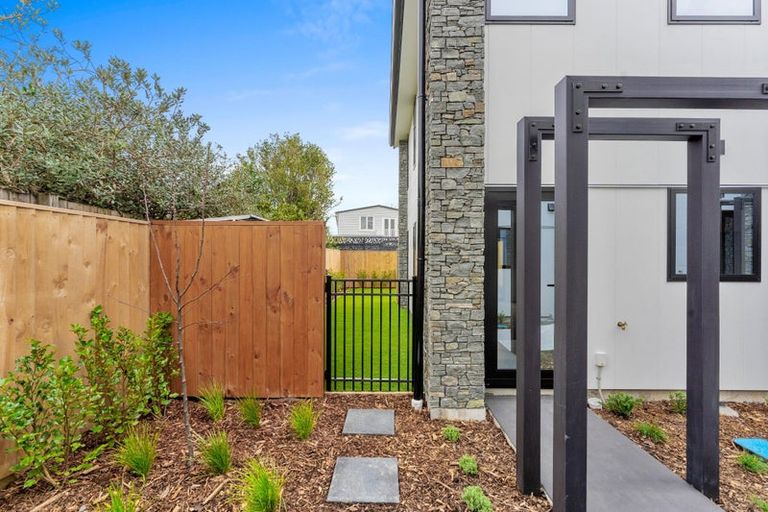Photo of property in 11/10 Fathom Place, Te Atatu Peninsula, Auckland, 0610