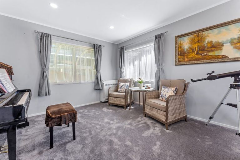 Photo of property in 18 Murano Place, Chatswood, Auckland, 0626