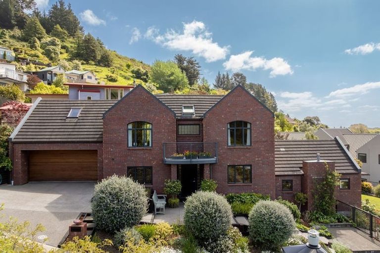 Photo of property in 2 Emerald Lane, Cashmere, Christchurch, 8022