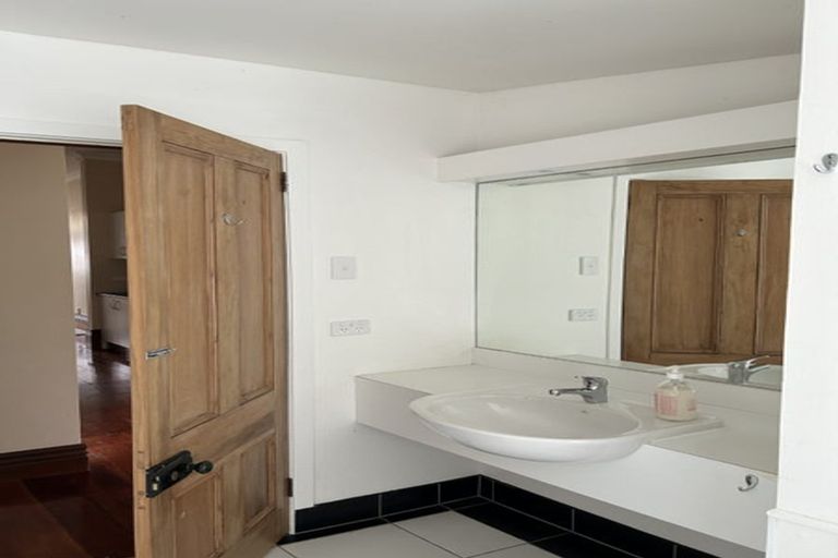 Photo of property in 107 Pirie Street, Mount Victoria, Wellington, 6011