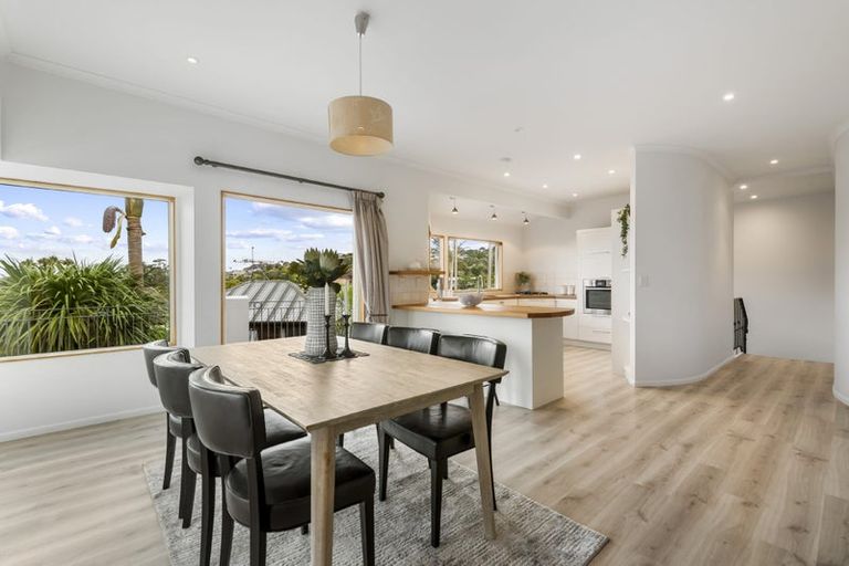 Photo of property in 71 William Bayes Place, Red Beach, 0932