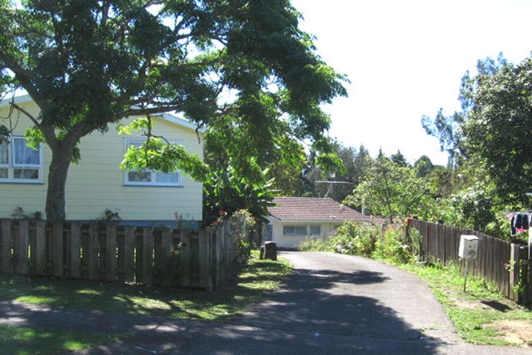 Photo of property in 6 Cecil Beatt Place, West Harbour, Auckland, 0618