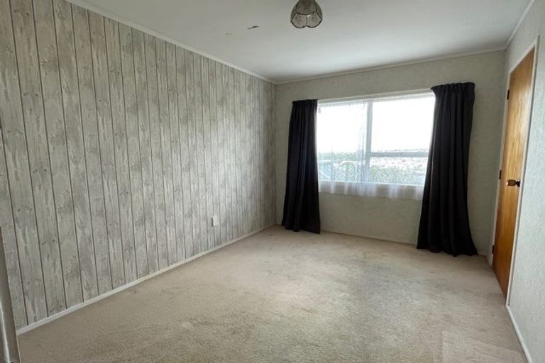 Photo of property in 17 Sumich Place, West Harbour, Auckland, 0618