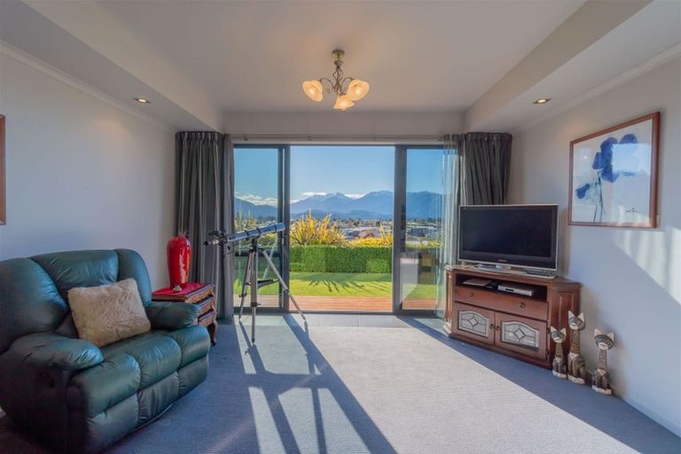 Photo of property in 12 Tawera Place, Te Anau, 9679