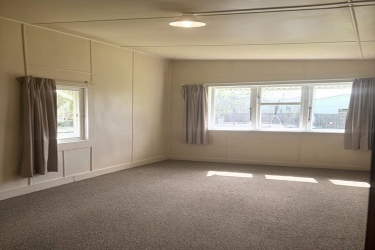 Photo of property in 77 Bartholomew Road, Levin, 5510