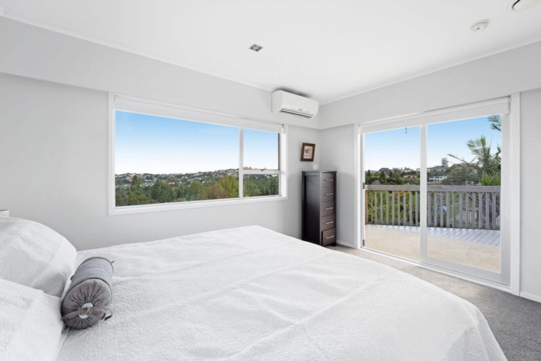 Photo of property in 52 Chelsea View Drive, Chatswood, Auckland, 0626